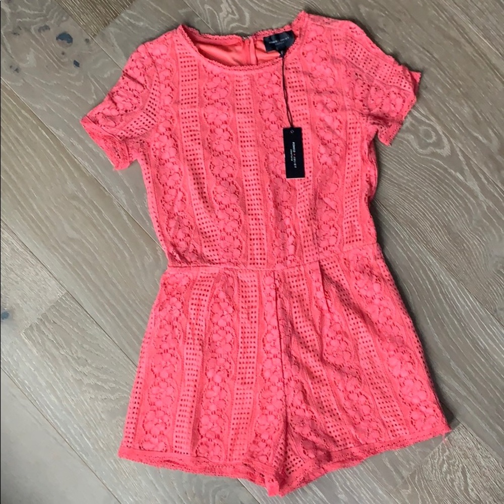 (NWT) Romeo + Juliet Couture Coral Romper, size M